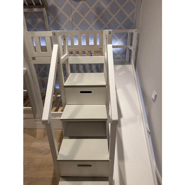 Łóżko piętrowe dziecięce na zamówienie w pokoju dziecka